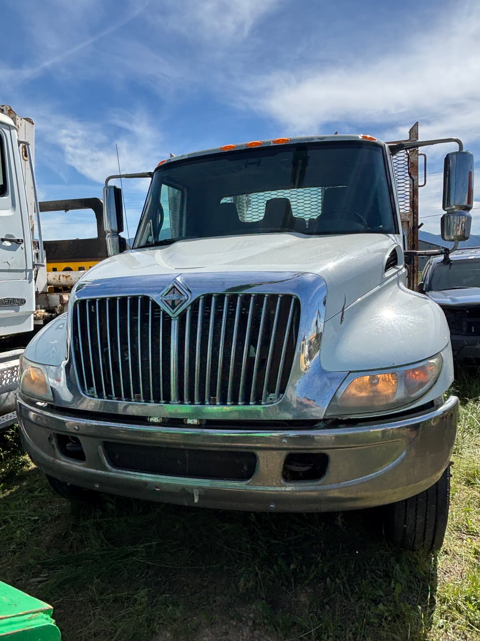2002 International 4300 24ft Flatbed Truck - Photo 1
